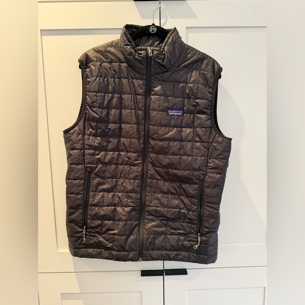 Patagonia Men's Dark Gray Quilted Vest